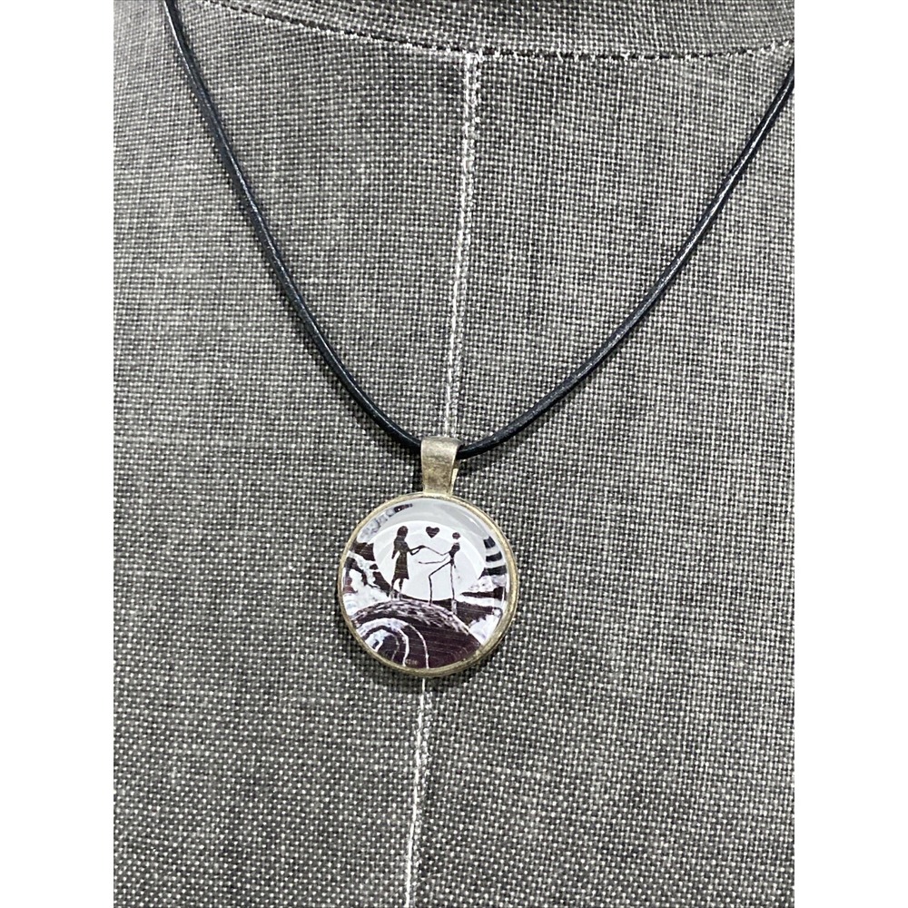 Disney’s NBC Jack And Sally Silhouette 1” Round Pendant 18”-20” Necklace